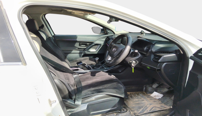 2022 Tata Harrier XE 2.0L KRYOTEC, Diesel, Manual, 86,213 km, interior