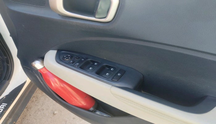 2019 Hyundai VENUE SX 1.0 TURBO DUAL TONE, Petrol, Manual, 1,02,811 km, interior