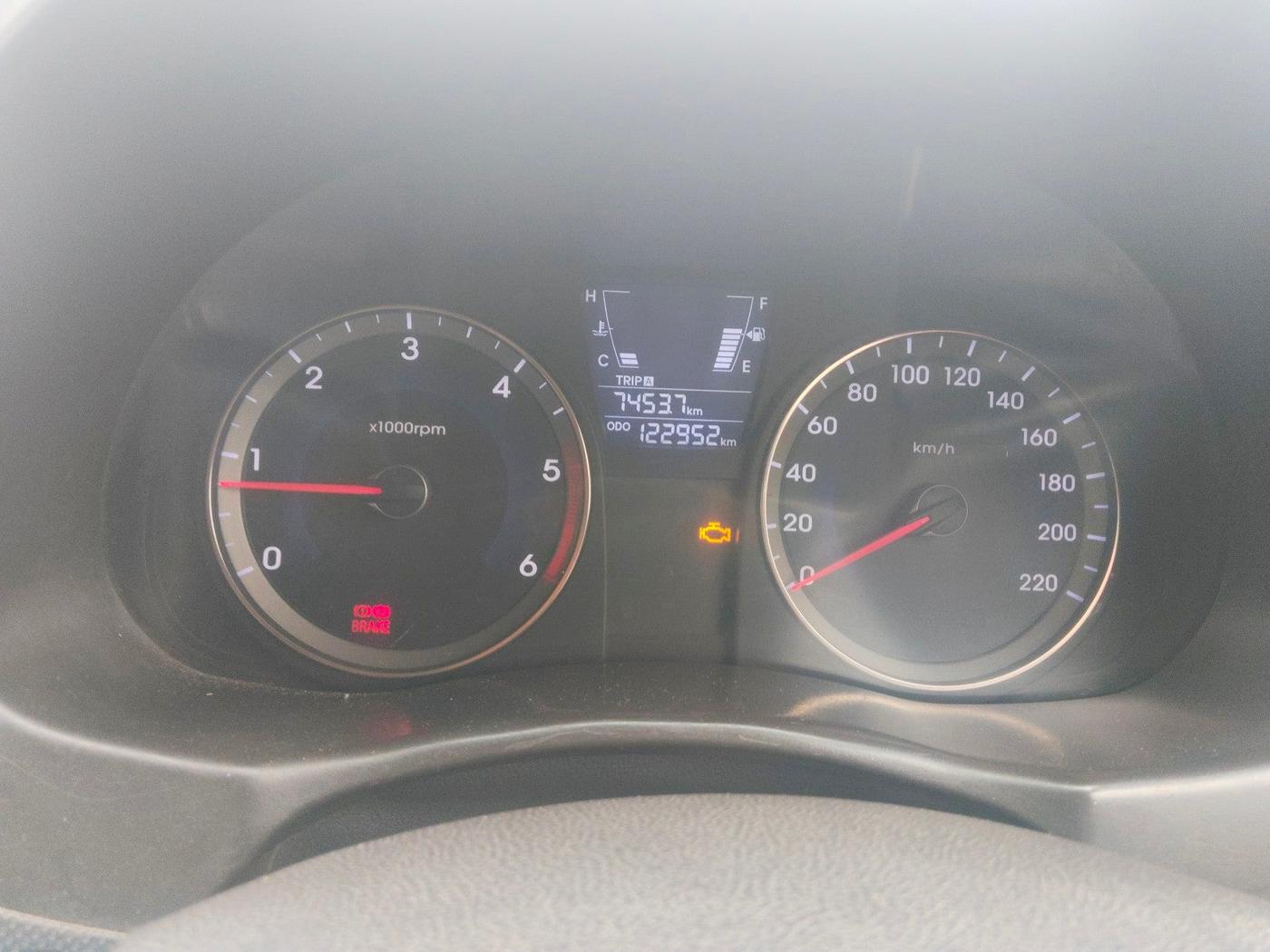2012 Hyundai Verna FLUIDIC 1.6 CRDI EX, Diesel, Manual, 1,22,952 km, interior