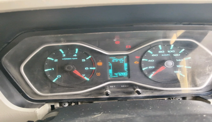 2017 Mahindra Scorpio S9, Diesel, Manual, 47,280 km, interior