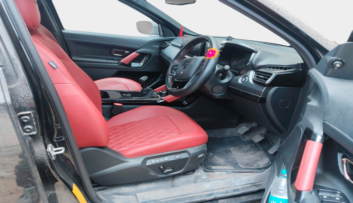 2023 Tata Safari XZ PLUS 2.0L RED DARK EDITION 7 STR MT, Diesel, Manual, 29,881 km, interior