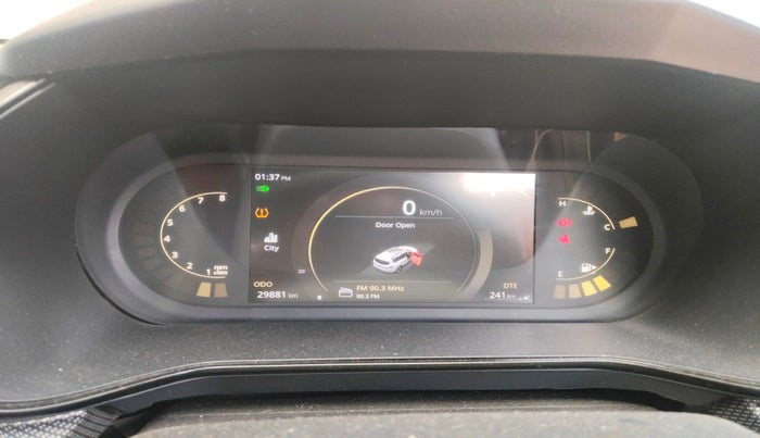 2023 Tata Safari XZ PLUS 2.0L RED DARK EDITION 7 STR MT, Diesel, Manual, 29,881 km, interior