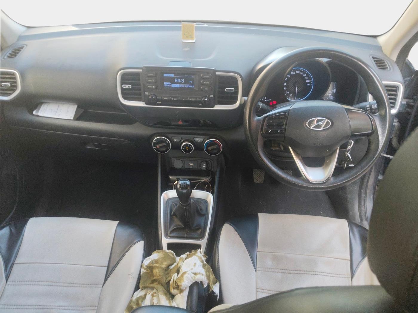 2020 Hyundai VENUE S 1.2, Petrol, Manual, 41,935 km, interior