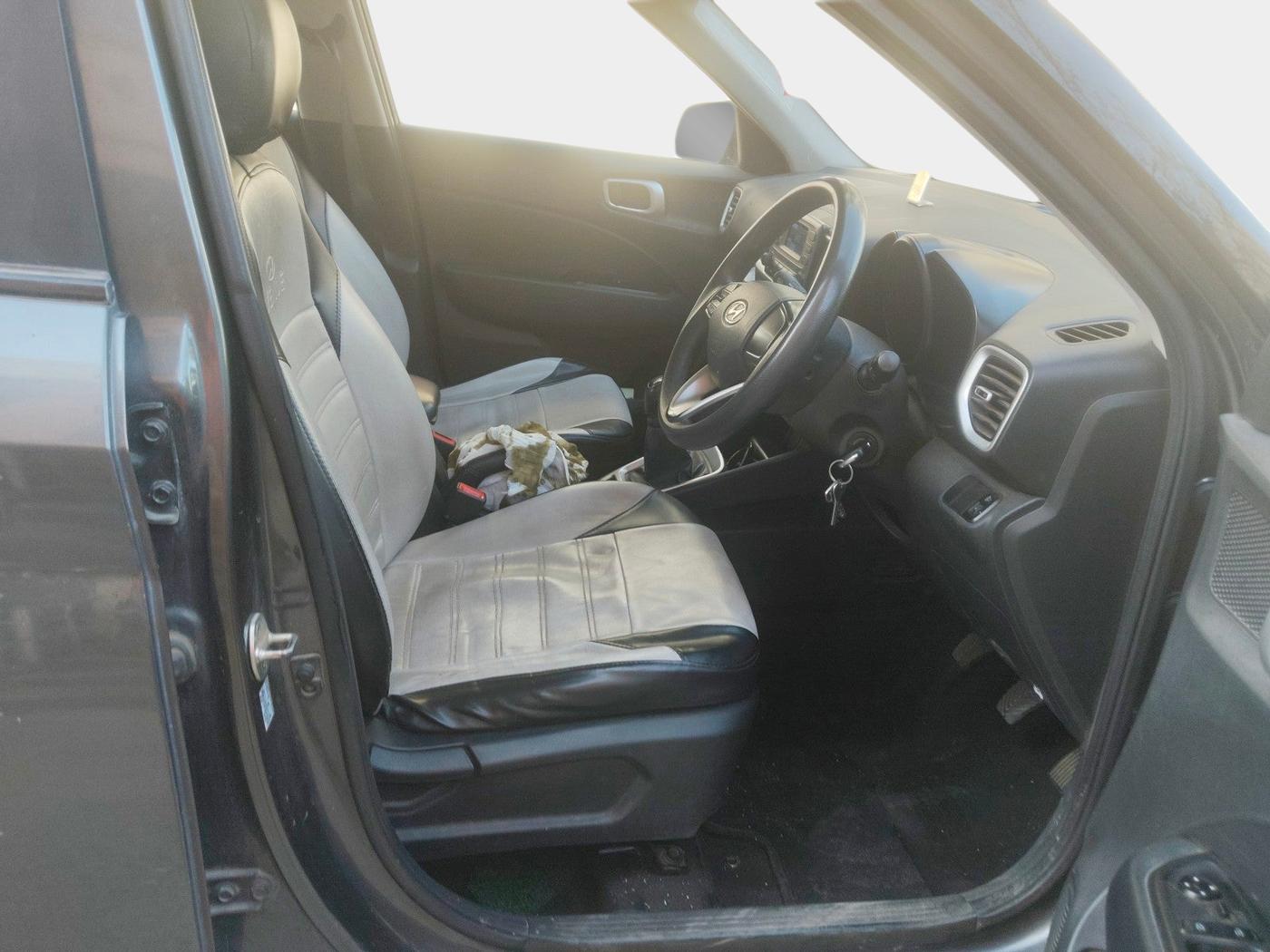 2020 Hyundai VENUE S 1.2, Petrol, Manual, 41,935 km, interior