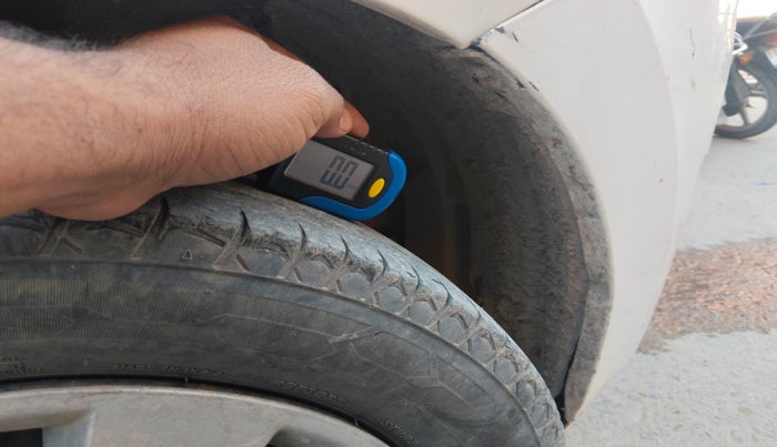 2016 Maruti Wagon R 1.0 VXI, Petrol, Manual, 81,093 km, tyre