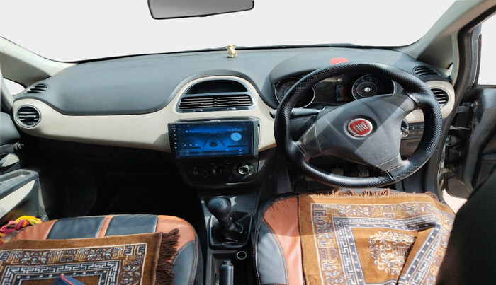 2015 Fiat Punto EVO MULTIJET 1.3 90 HP, Diesel, Manual, 1,60,873 km, interior