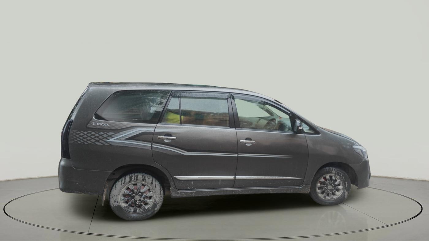 2014 Toyota Innova 2.5 VX 7 STR, Diesel, Manual, 1,40,000 km, exterior