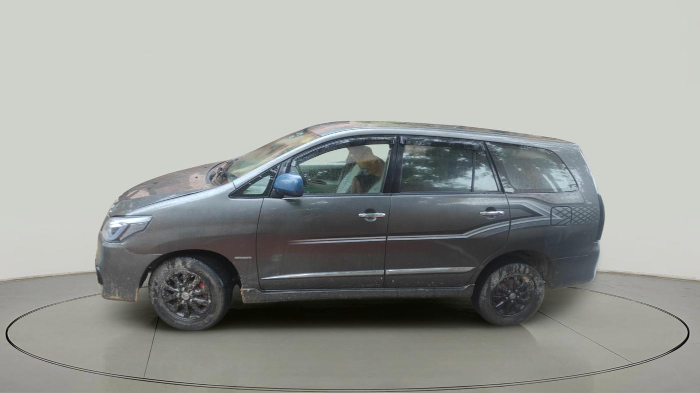 2014 Toyota Innova 2.5 VX 7 STR, Diesel, Manual, 1,40,000 km, exterior