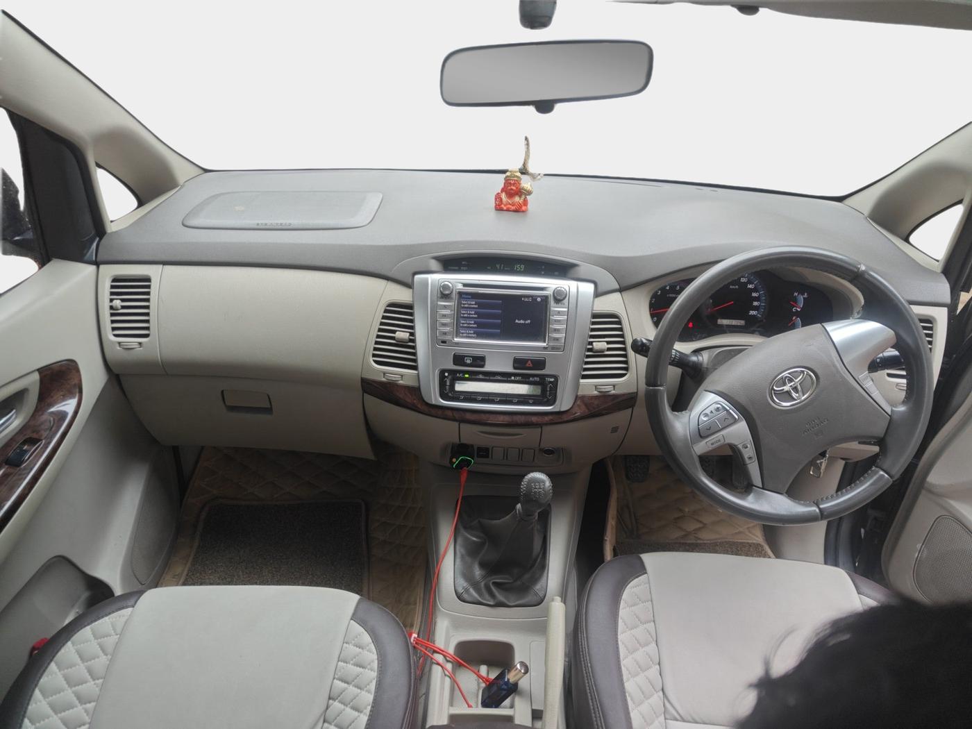 2014 Toyota Innova 2.5 VX 7 STR, Diesel, Manual, 1,40,000 km, interior