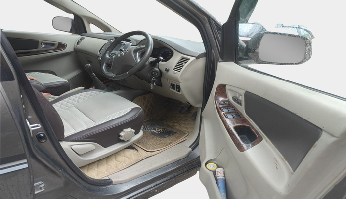 2014 Toyota Innova 2.5 VX 7 STR, Diesel, Manual, 1,38,795 km, interior