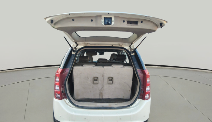 2017 Mahindra XUV500 W10, Diesel, Manual, 1,13,077 km, exterior