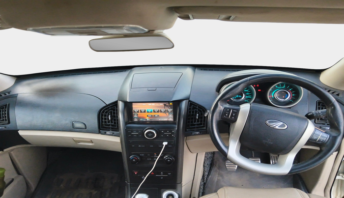 2017 Mahindra XUV500 W10, Diesel, Manual, 1,13,077 km, interior