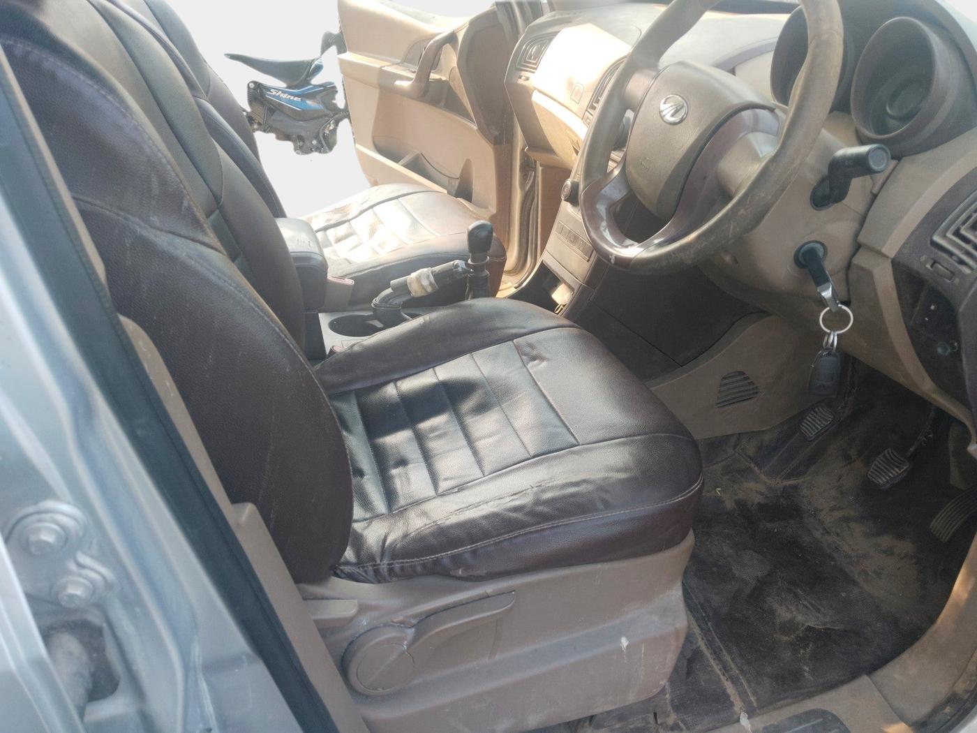2015 Mahindra XUV500 W4, Diesel, Manual, 1,10,489 km, interior