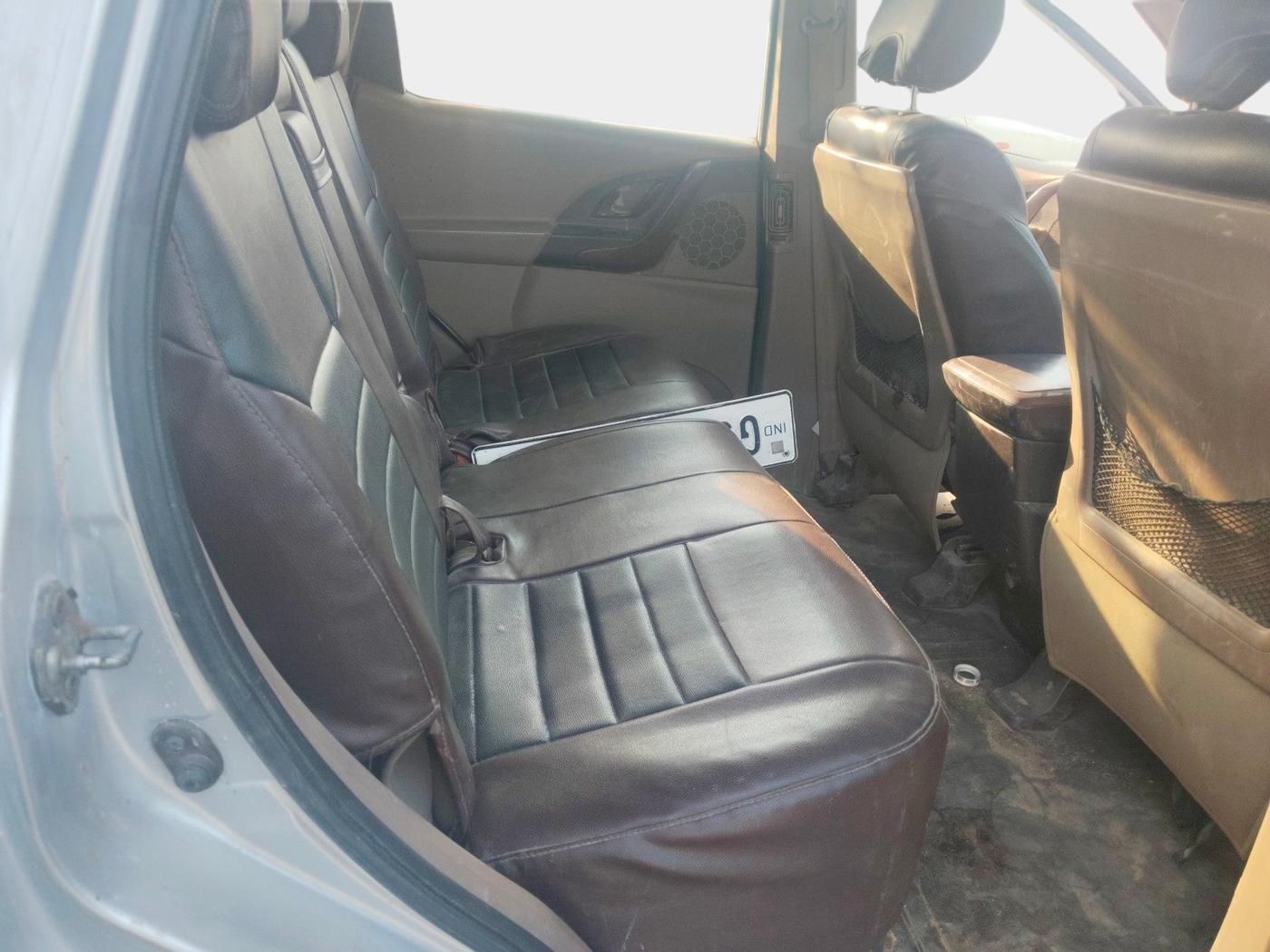 2015 Mahindra XUV500 W4, Diesel, Manual, 1,10,489 km, interior