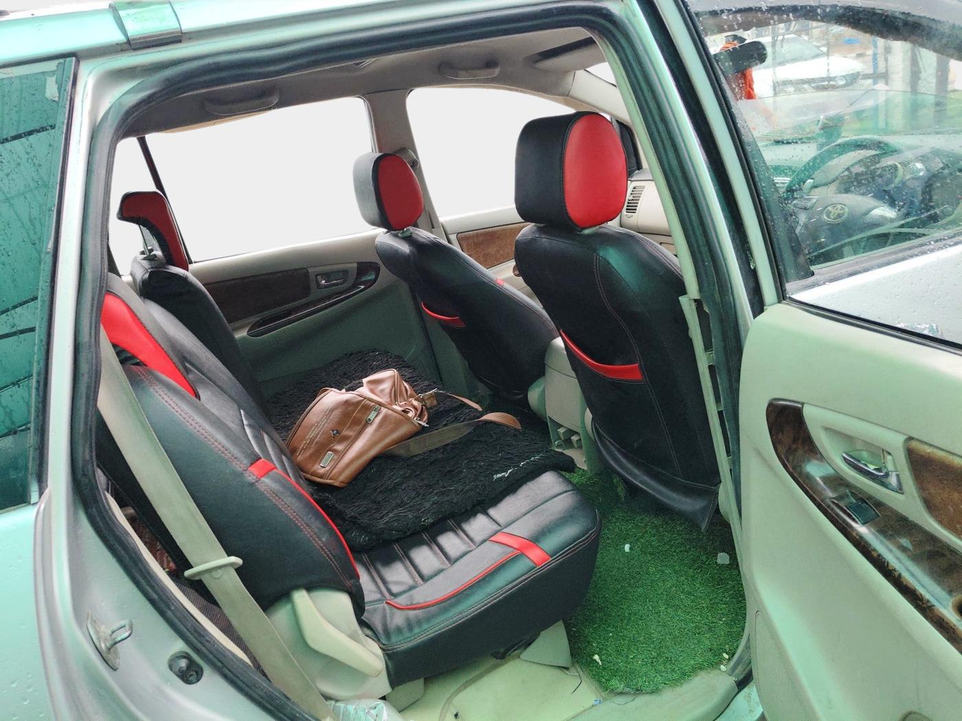 2014 Toyota Innova 2.5 VX 8 STR, Diesel, Manual, 1,55,362 km, interior