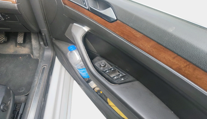 2018 Volkswagen Passat HIGHLINE DSG, Diesel, Automatic, 1,66,219 km, interior