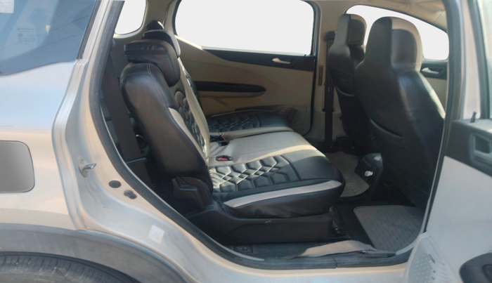 2020 Renault TRIBER RXT, Petrol, Manual, 17,815 km, interior