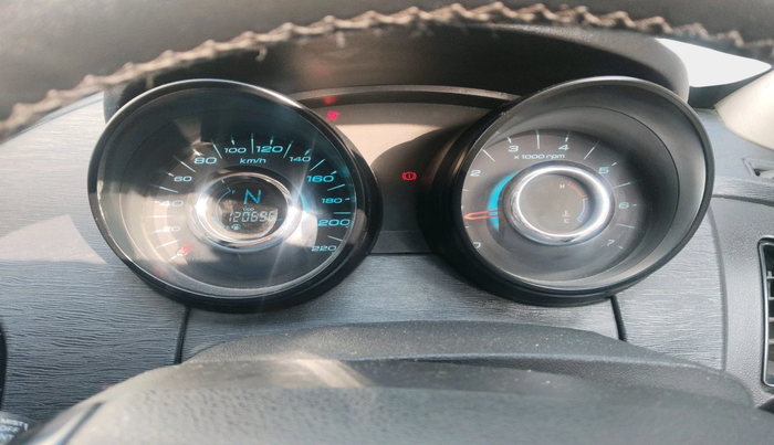 2016 Mahindra XUV500 W4, Diesel, Manual, 1,20,696 km, interior
