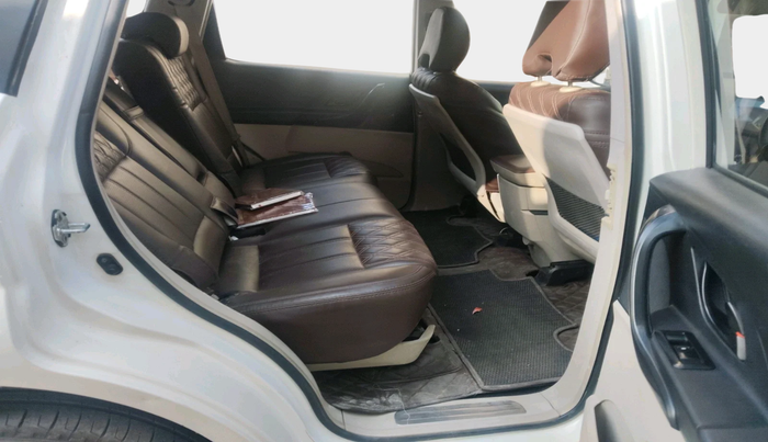2016 Mahindra XUV500 W4, Diesel, Manual, 1,20,696 km, interior