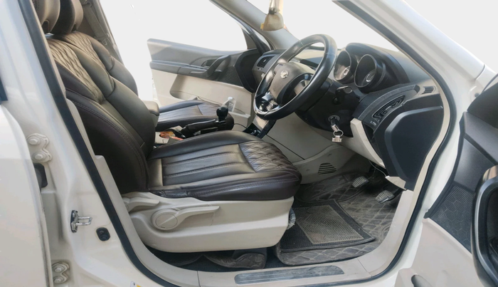 2016 Mahindra XUV500 W4, Diesel, Manual, 1,20,696 km, interior