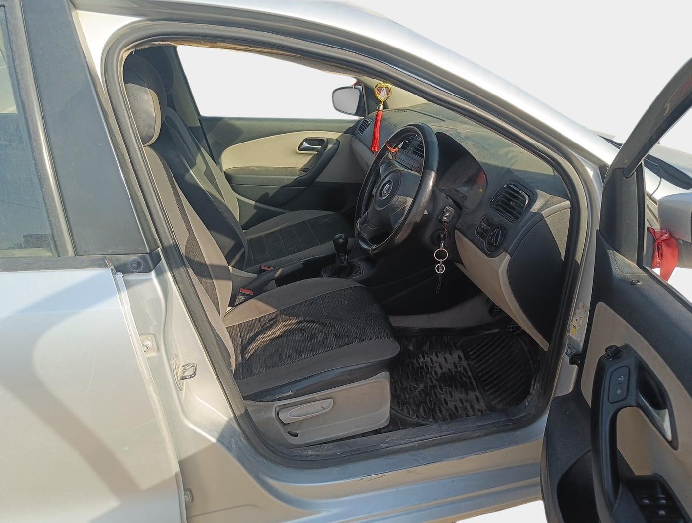 2012 Volkswagen Polo COMFORTLINE 1.2L, Diesel, Manual, 1,55,800 km, interior