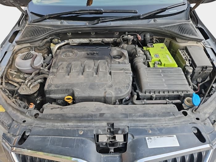 2013 Skoda Octavia ELEGANCE 2.0 TDI AT, Diesel, Automatic, 1,48,138 km, exterior