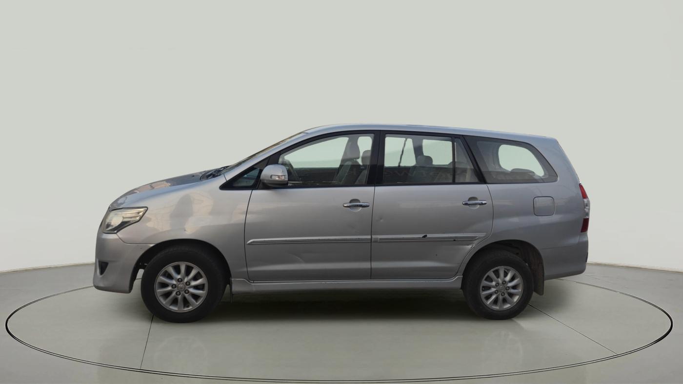 2012 Toyota Innova 2.5 VX 8 STR, Diesel, Manual, 1,21,691 km, exterior