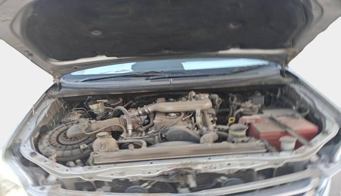 2012 Toyota Innova 2.5 VX 8 STR, Diesel, Manual, 1,21,691 km, exterior