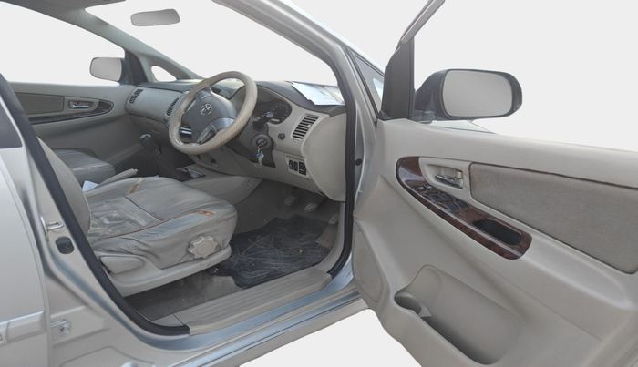 2012 Toyota Innova 2.5 VX 8 STR, Diesel, Manual, 1,21,691 km, interior