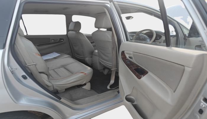 2012 Toyota Innova 2.5 VX 8 STR, Diesel, Manual, 1,21,691 km, interior