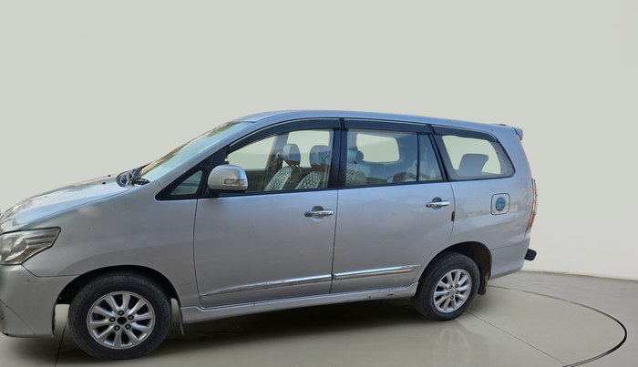 2014 Toyota Innova 2.5 VX 8 STR, Diesel, Manual, 78,053 km, exterior