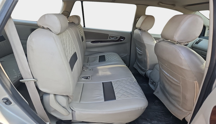 2014 Toyota Innova 2.5 VX 8 STR, Diesel, Manual, 78,053 km, interior