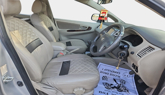 2014 Toyota Innova 2.5 VX 8 STR, Diesel, Manual, 78,053 km, interior