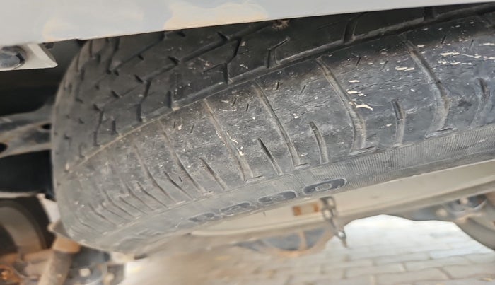 2014 Toyota Innova 2.5 VX 8 STR, Diesel, Manual, 78,053 km, tyre