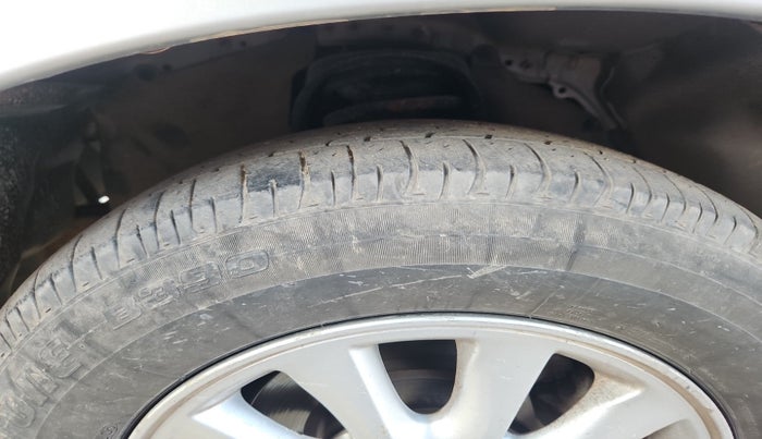 2014 Toyota Innova 2.5 VX 8 STR, Diesel, Manual, 78,053 km, tyre