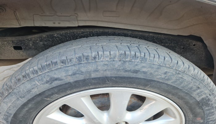 2014 Toyota Innova 2.5 VX 8 STR, Diesel, Manual, 78,053 km, tyre