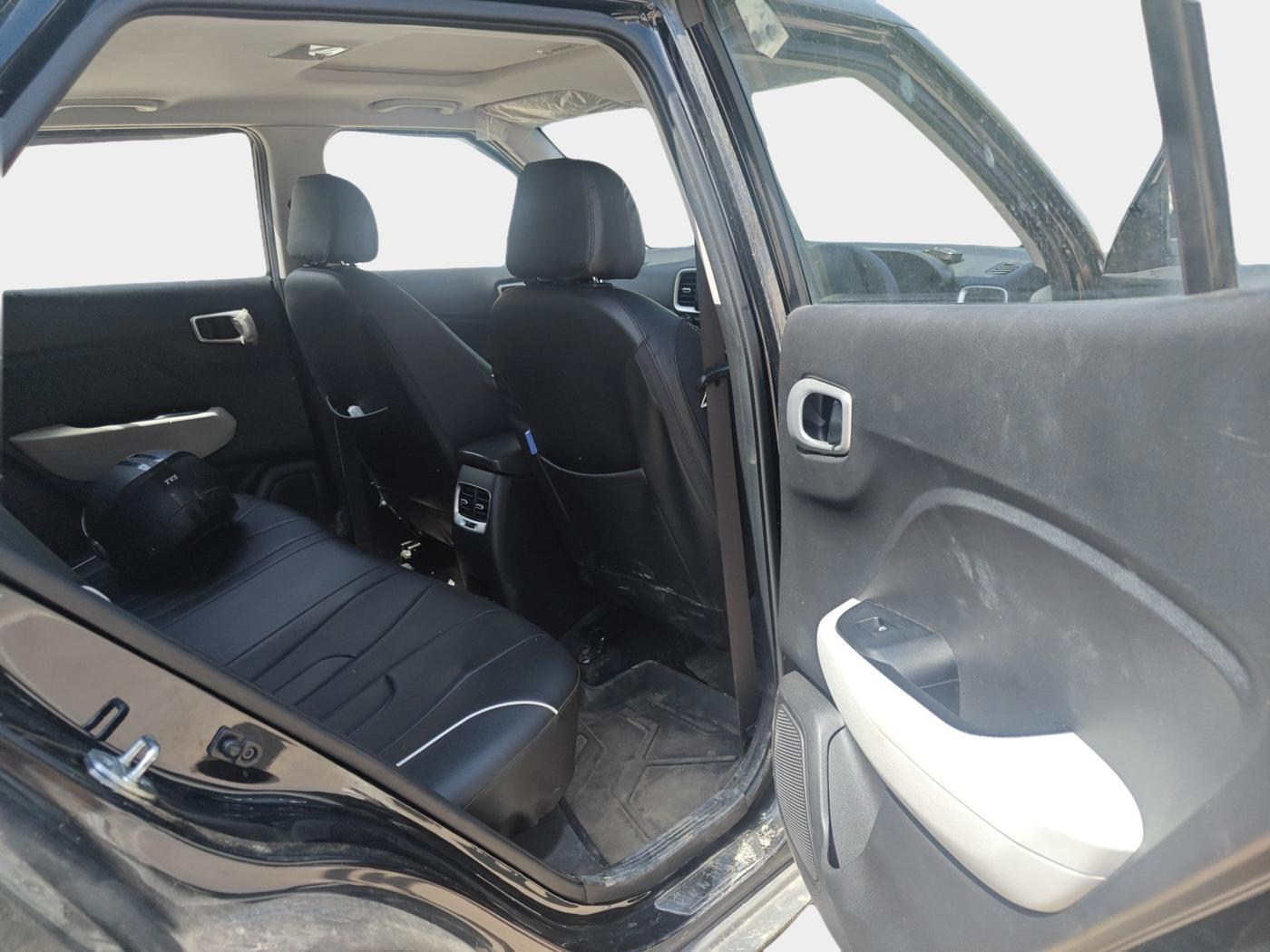 2024 Hyundai VENUE SX 1.2 PETROL, Petrol, Manual, 1,00,686 km, interior