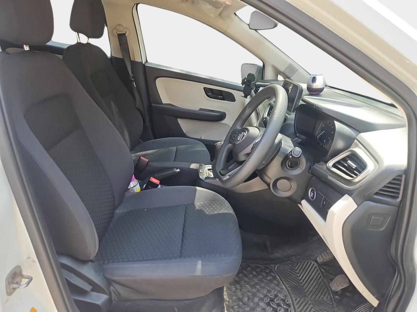 2022 Tata ALTROZ XT PETROL, Petrol, Manual, 31,470 km, interior