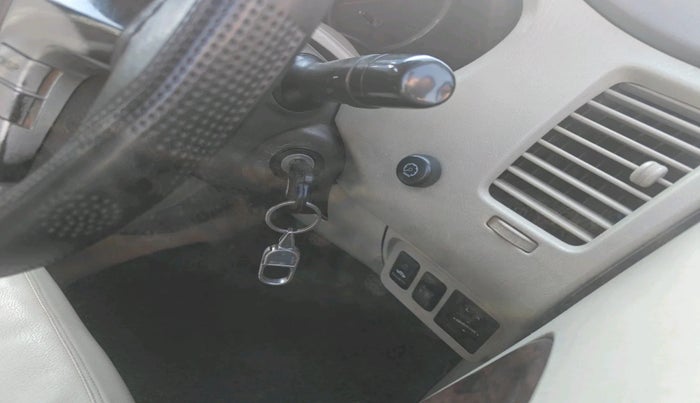 2012 Toyota Innova VX 2.5 7 STR, Diesel, Manual, 2,35,547 km, interior