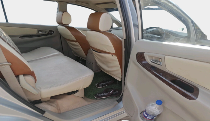 2012 Toyota Innova VX 2.5 7 STR, Diesel, Manual, 2,35,547 km, interior