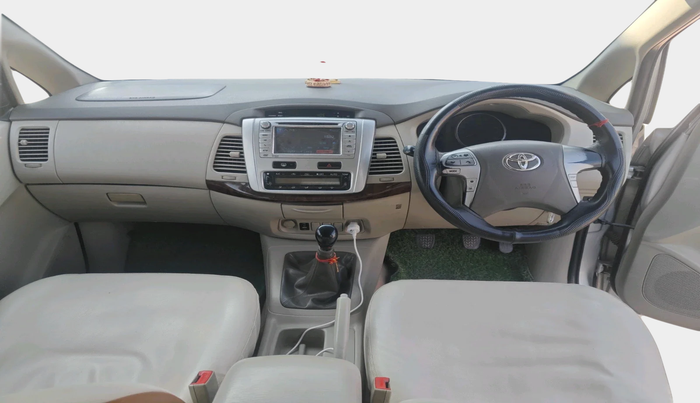 2012 Toyota Innova VX 2.5 7 STR, Diesel, Manual, 2,35,547 km, interior