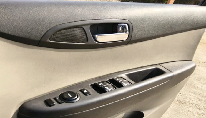 2013 Hyundai i20 SPORTZ 1.2, Petrol, Manual, 84,339 km, interior