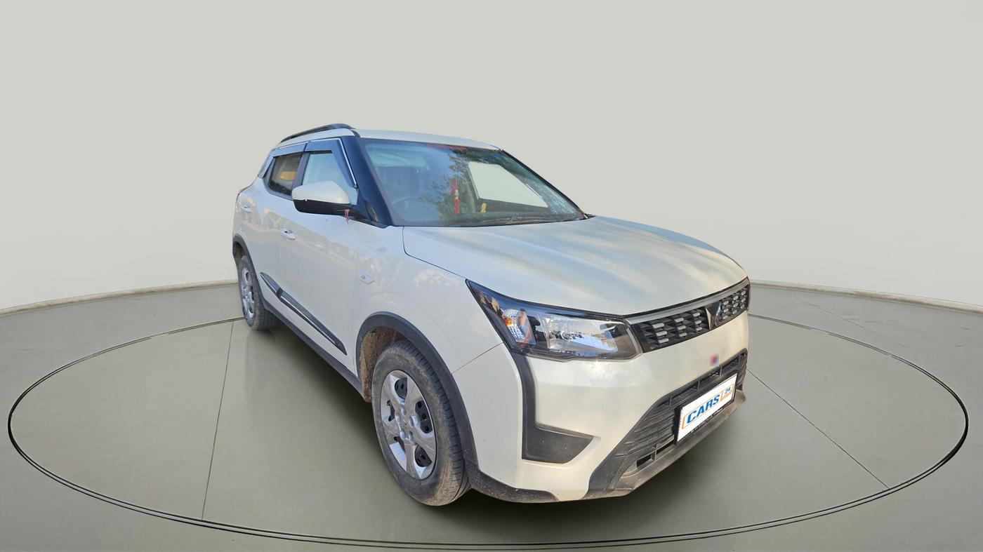 2023 Mahindra XUV300 W6 1.2 PETROL, Petrol, Manual, 12,697 km, exterior