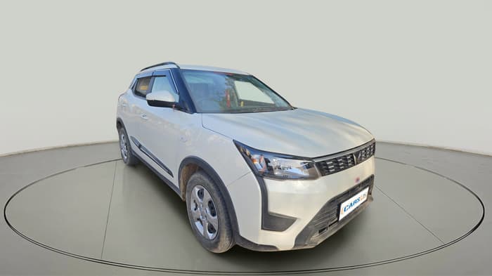 2023 Mahindra XUV300 W6 1.2 PETROL, Petrol, Manual, 12,697 km, exterior