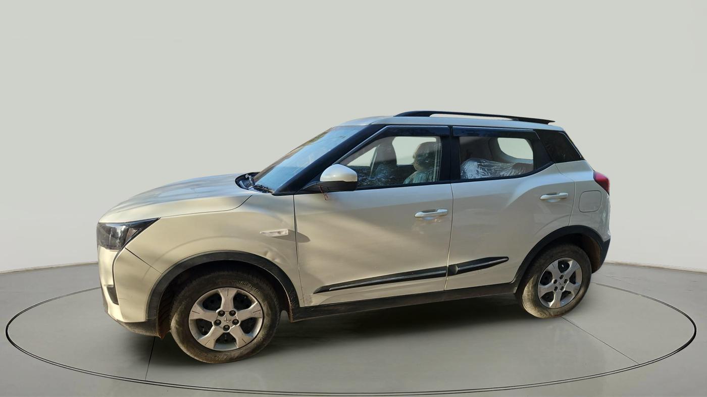 2023 Mahindra XUV300 W6 1.2 PETROL, Petrol, Manual, 12,697 km, exterior