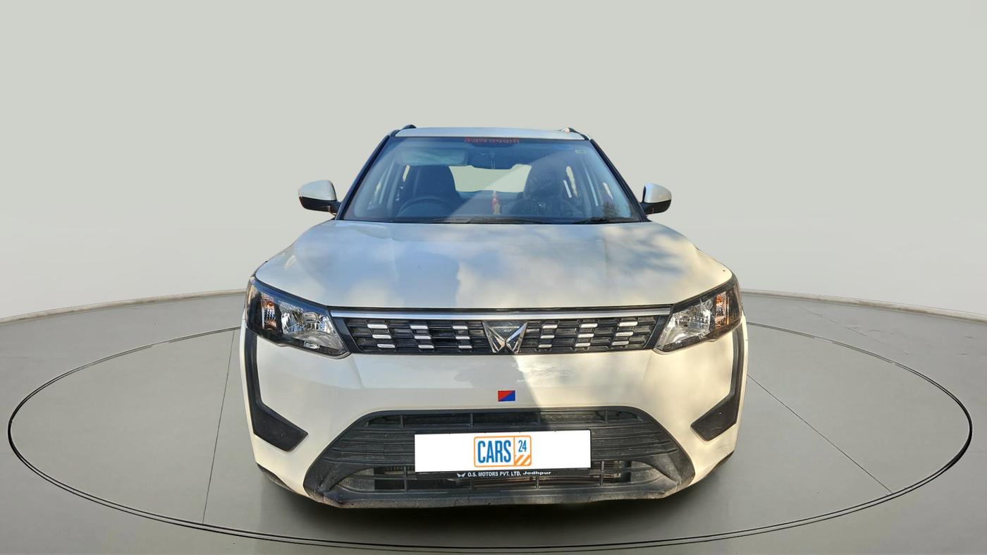 2023 Mahindra XUV300 W6 1.2 PETROL, Petrol, Manual, 12,697 km, exterior