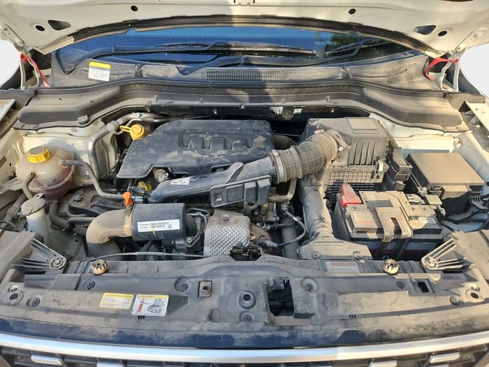 2023 Mahindra XUV300 W6 1.2 PETROL, Petrol, Manual, 12,697 km, exterior