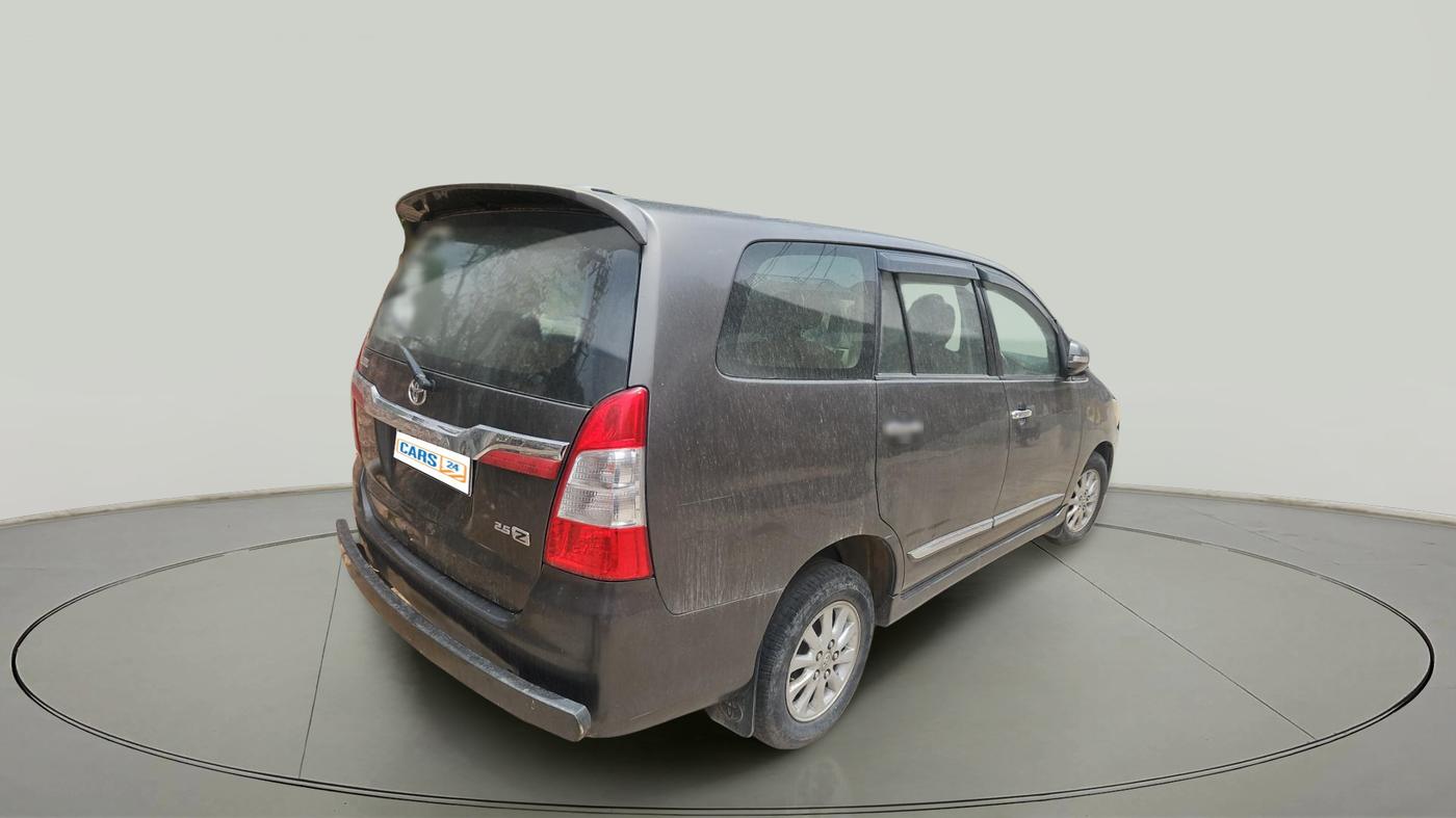 2014 Toyota Innova 2.5 ZX 7 STR, Diesel, Manual, 2,67,468 km, exterior