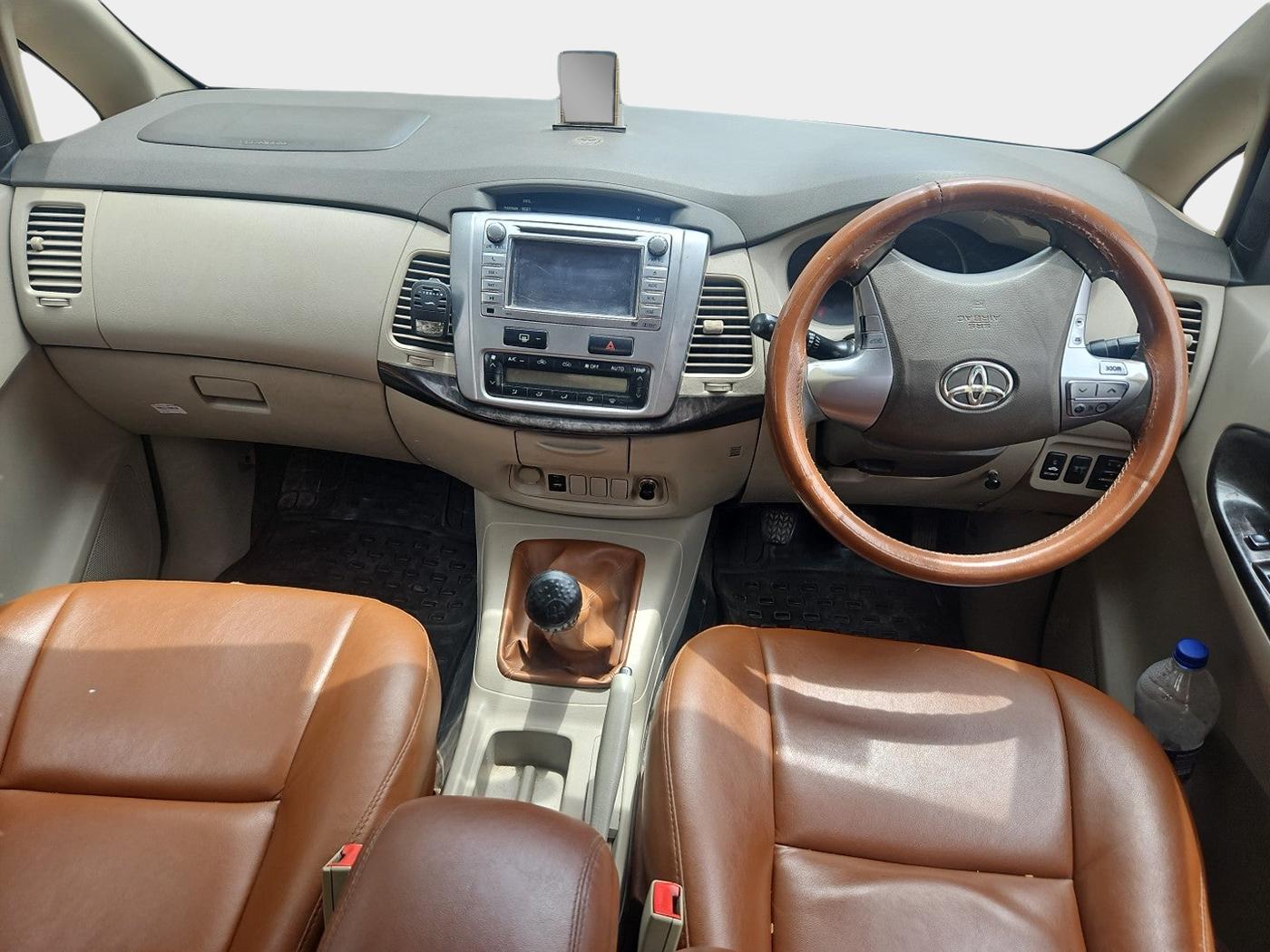 2014 Toyota Innova 2.5 ZX 7 STR, Diesel, Manual, 2,67,468 km, interior