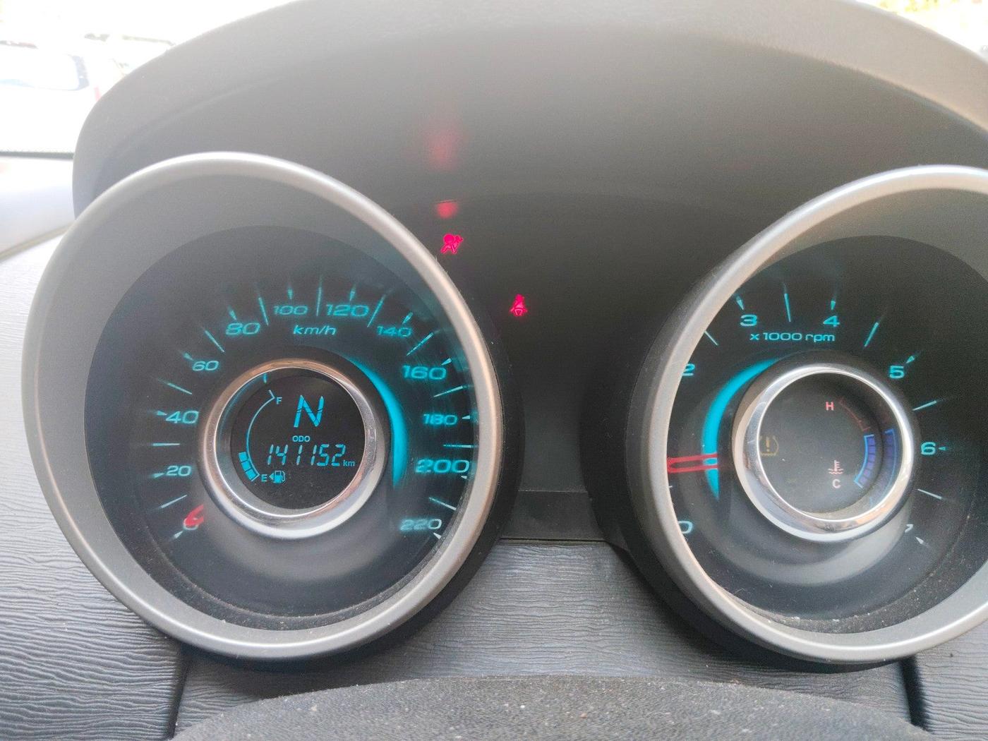 2015 Mahindra XUV500 W10, Diesel, Manual, 1,41,152 km, interior